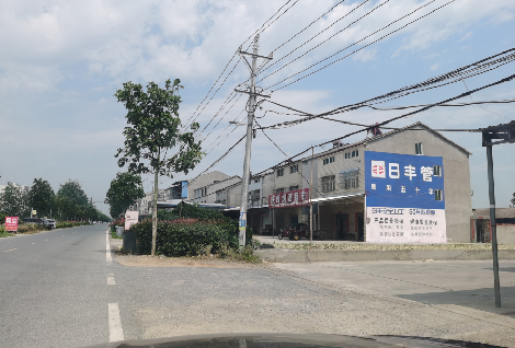 西林如何能保证墙体广告的醒目性？