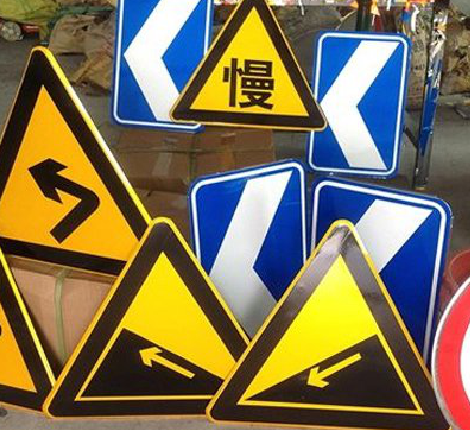 西林标识标牌中颜色的确定是很重要的。